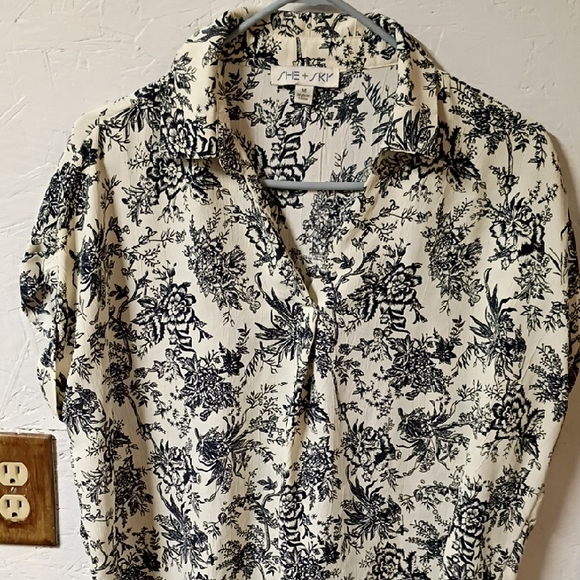 She + Sky Tops - She Plus Sky Vintage Women's Black and White Floral Shirt